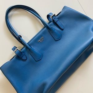 PRADA - for the executive women ... Elegant beautiful bag